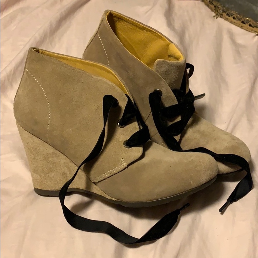 Bussola suede booties